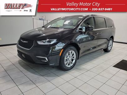 New 2026 Chrysler Pacifica Select