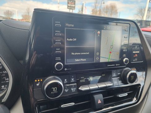 Used 2020 Toyota Highlander XLE image 41