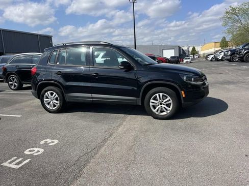 Used 2015 Volkswagen Tiguan S image 2