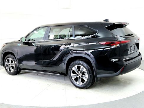 New 2026 Toyota Highlander XLE image 4