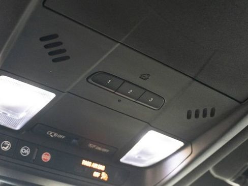 Used 2020 Chevrolet Blazer Premier FWD image 15