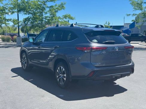 Used 2021 Toyota Highlander XLE AWD/4WD image 8
