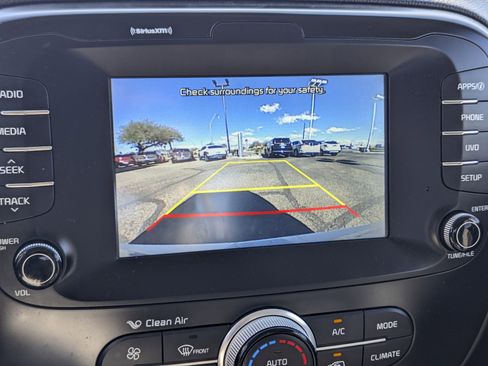 Used 2018 Kia Soul + image 11