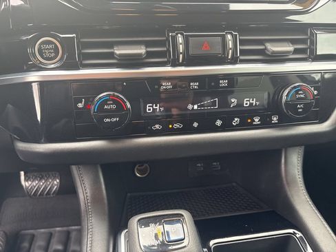 Used 2022 Nissan Pathfinder SV AWD/4WD image 15