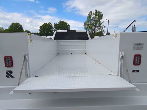 New 2026 RAM 3500 Tradesman w/ Chrome Appearance Group AWD/4WD image 32