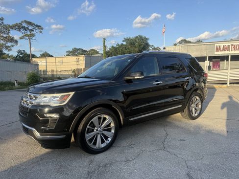 Used 2018 Ford Explorer Limited w/ Equipment Group 301A FWD image 2