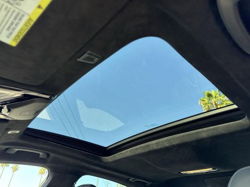 Used 2022 BMW M550i xDrive w/ Dynamic Handling Package image 8