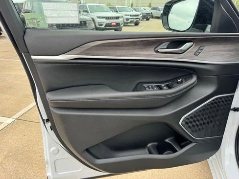 New 2026 Jeep Grand Cherokee L Limited AWD/4WD image 8