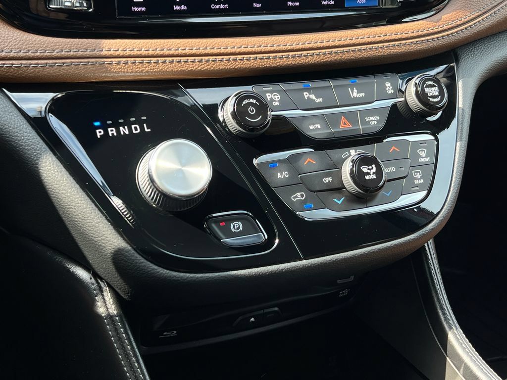 Used 2021 Chrysler Pacifica Limited w/ Uconnect Theater Family Group FWD image 53