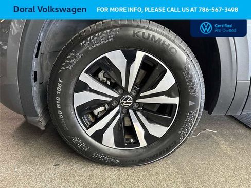 Certified 2024 Volkswagen Atlas SE image 10