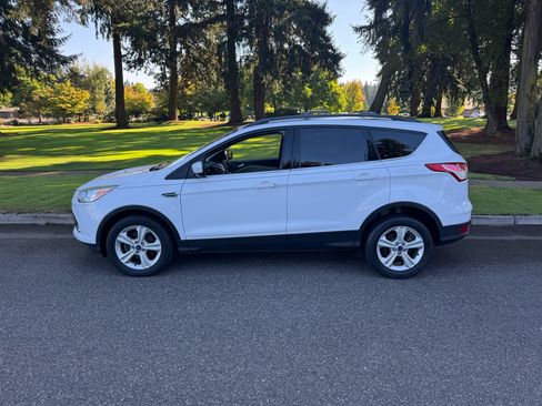 Used 2013 Ford Escape SE image 2