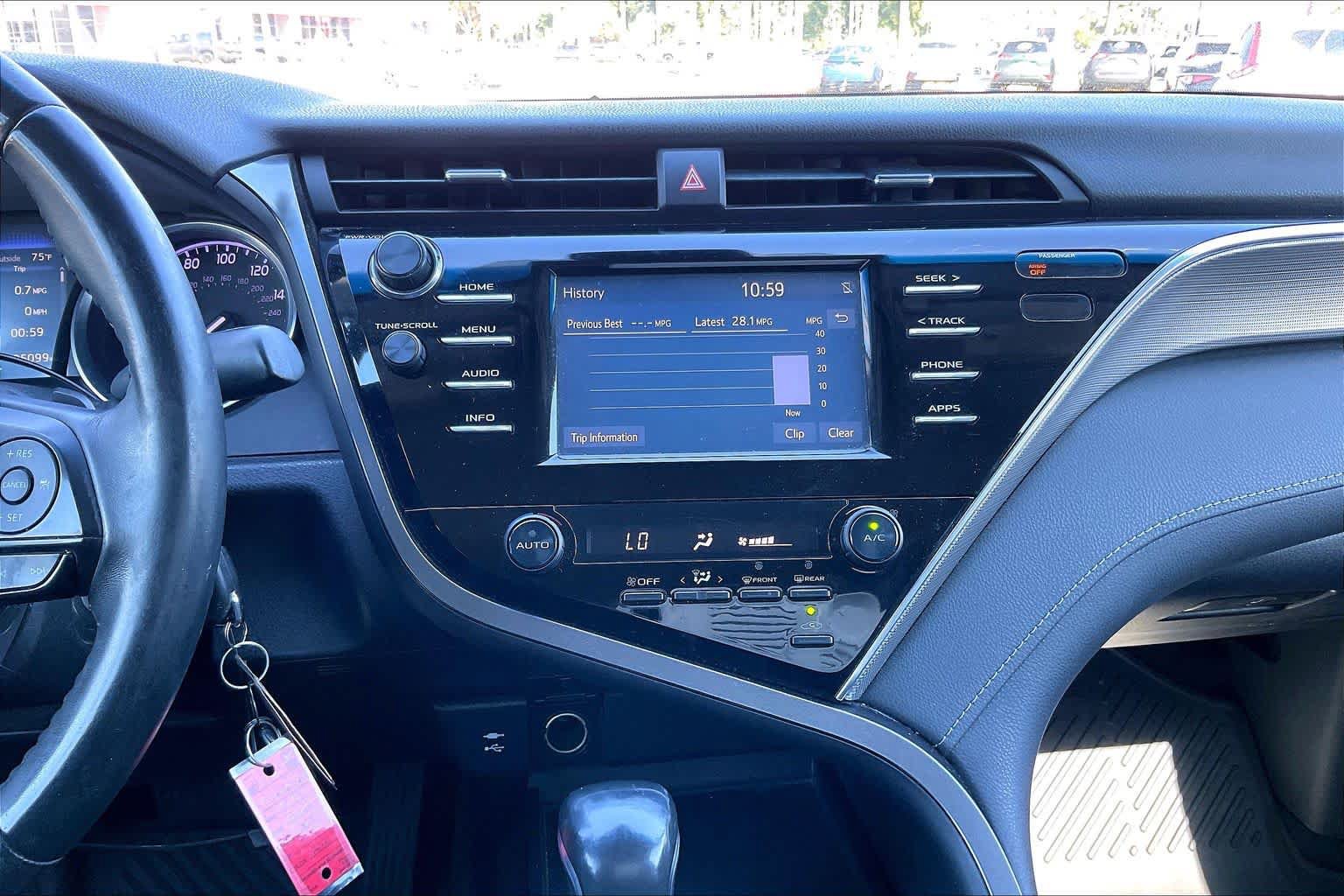 Used 2018 Toyota Camry SE FWD image 31