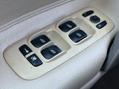 Used 2005 Volvo S60 2.5T image 23