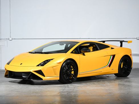 Used 2014 Lamborghini Gallardo LP 570-4 Squadra Corse AWD/4WD image 2