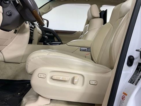 Used 2017 Lexus LX 570 4WD image 36