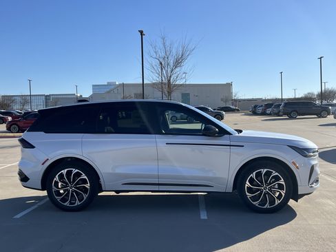 New 2026 Lincoln Nautilus Reserve image 10