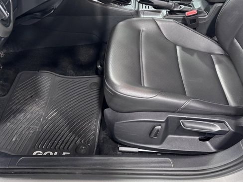 Used 2019 Volkswagen Golf SE w/ Driver Assistance Package image 11