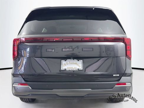 Used 2025 Kia Carnival SX w/ SX Dark Edition Package FWD image 6