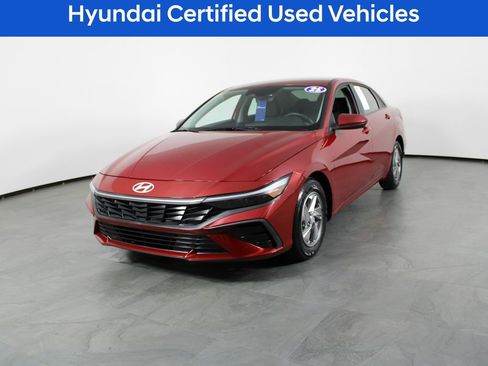 Certified 2025 Hyundai Elantra SE image 2