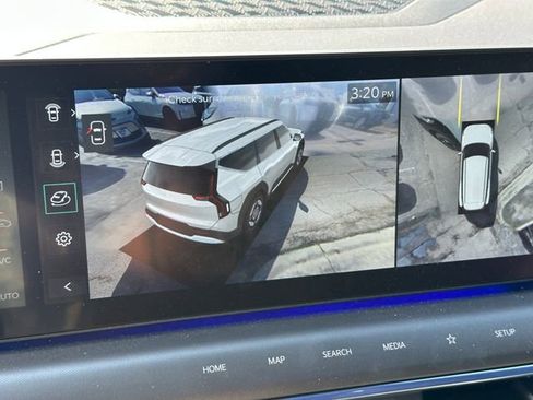 Used 2024 Kia EV9 Land image 31