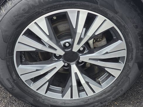 Used 2023 Nissan Rogue SV AWD/4WD image 7
