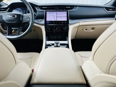 Used 2023 Jeep Grand Cherokee Limited w/ Luxury Tech Group II image 28