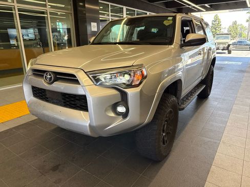 Used 2021 Toyota 4Runner SR5 AWD/4WD image 19
