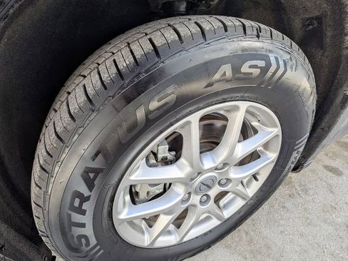 Used 2024 Chrysler Pacifica Touring-L image 42