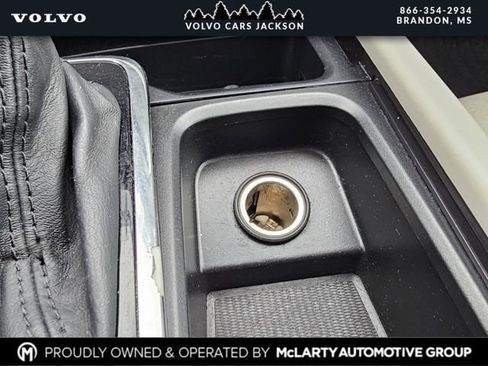 Used 2018 Volvo XC90 T6 Momentum w/ Convenience Package image 25