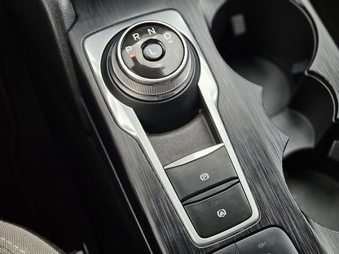 Used 2022 Ford Escape SE image 25