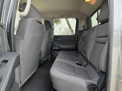 Used 2024 Nissan Frontier SV w/ SV Convenience Package image 14