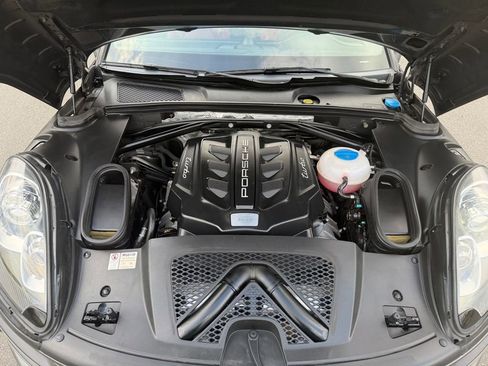 Used 2015 Porsche Macan Turbo image 23