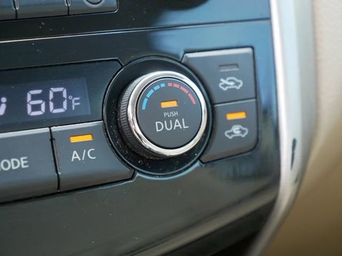 Used 2013 Nissan Altima 2.5 SL FWD image 36