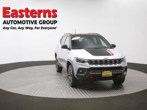 Used 2025 Jeep Compass Trailhawk w/ Trailer Tow Group AWD/4WD image 50