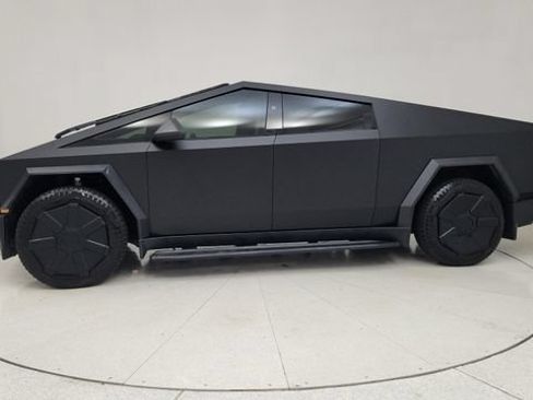 Used 2024 Tesla Cybertruck AWD Crew Cab image 5