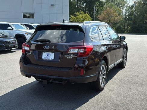 Used 2017 Subaru Outback 3.6R Touring AWD/4WD image 5