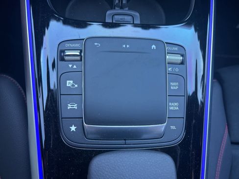 Used 2022 Mercedes-Benz EQB 300 EQB 300 image 40