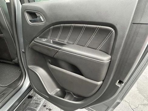 Used 2022 GMC Canyon Denali image 24