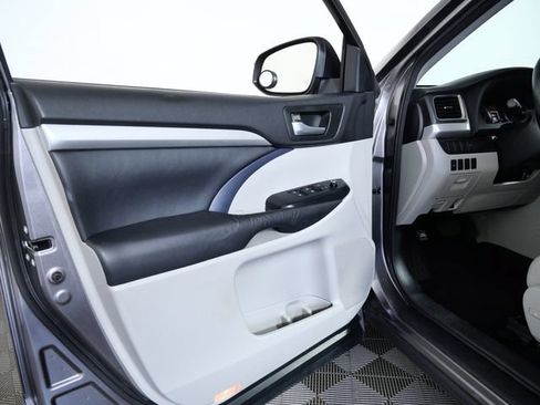 Used 2015 Toyota Highlander XLE AWD/4WD image 14