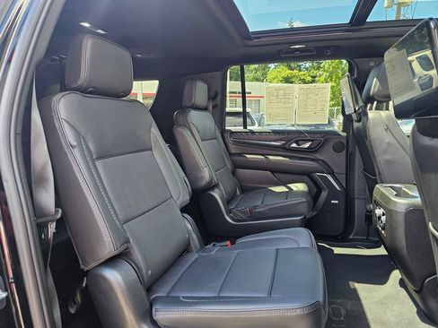 Used 2023 GMC Yukon XL Denali w/ Advanced Technology Package AWD/4WD image 12
