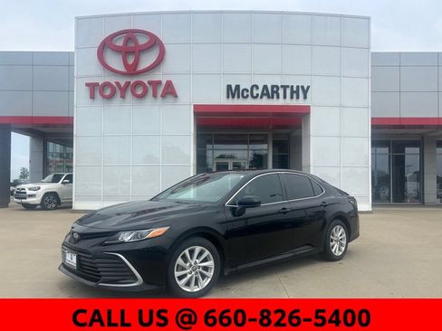Used 2022 Toyota Camry LE AWD/4WD image 1
