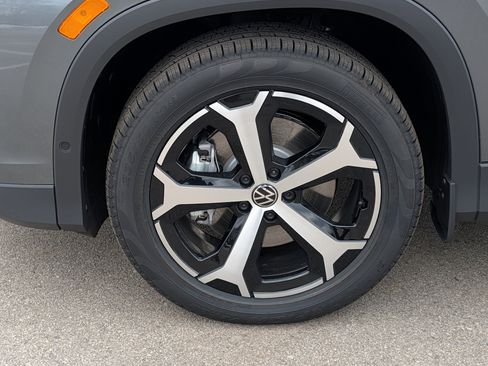 New 2026 Volkswagen Tiguan SE image 4