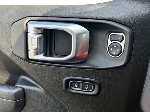 Used 2022 Jeep Wrangler Unlimited Sport AWD/4WD image 23
