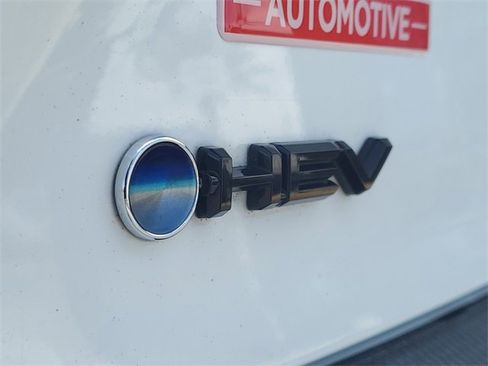 Used 2025 Toyota Camry SE w/ Convenience Package image 7