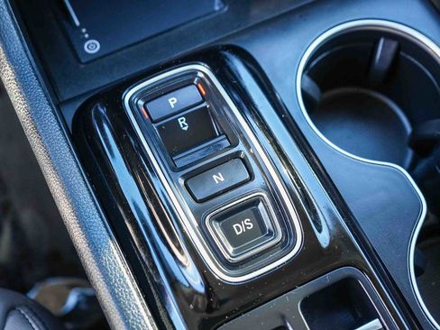 Certified 2025 Honda Pilot Touring image 20