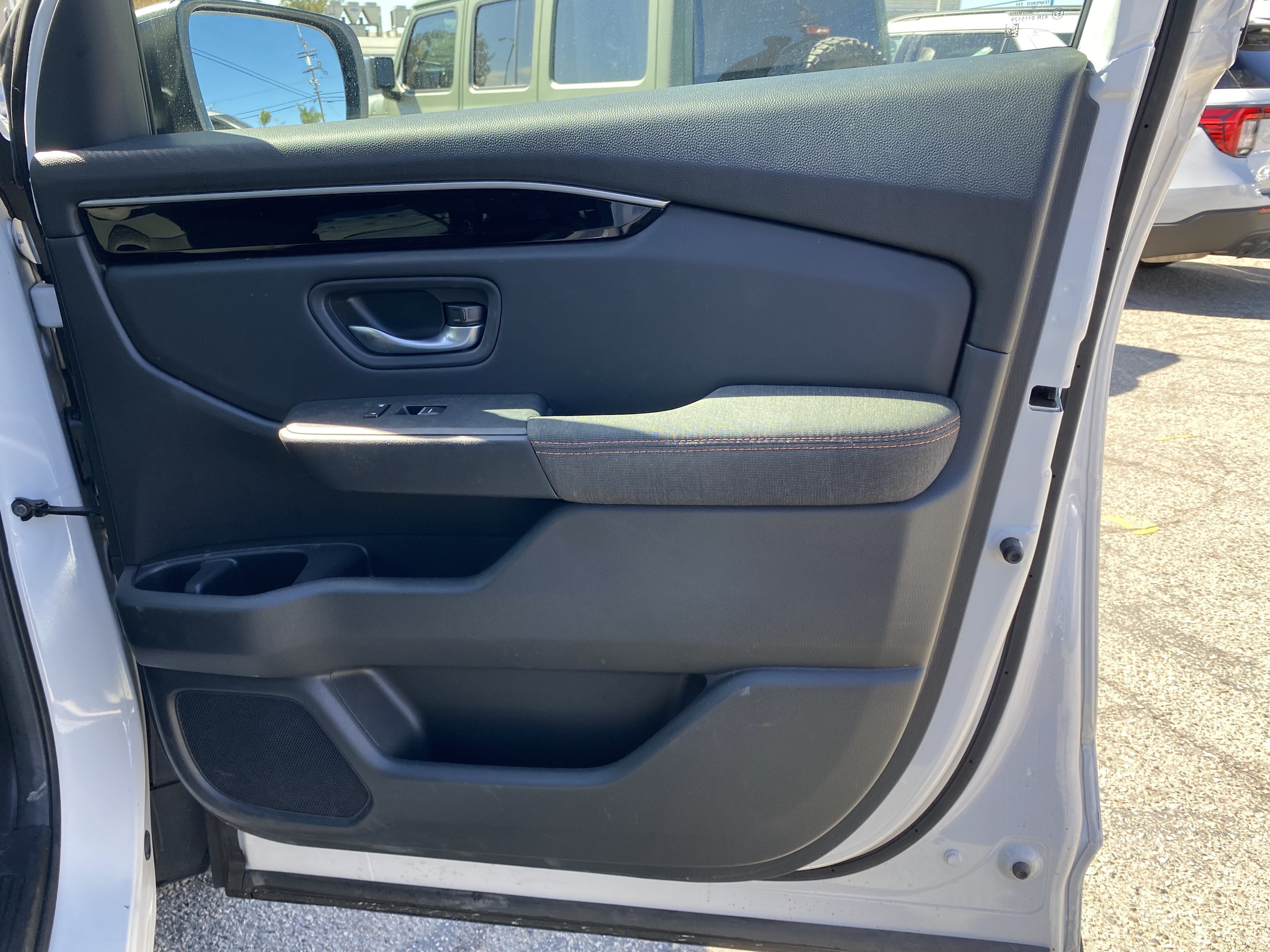 Used 2025 Honda Pilot Sport image 25