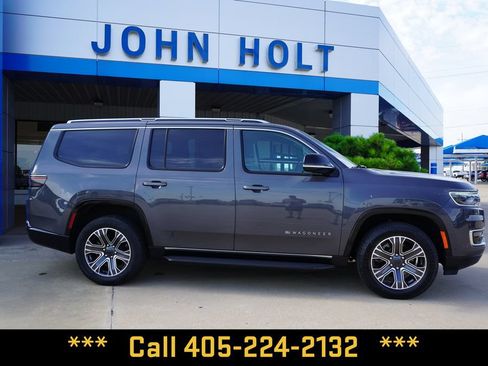 Used 2024 Jeep Wagoneer Series II w/ Flexible Seating Group RWD image 8