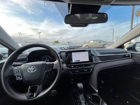 Used 2025 Toyota Camry LE image 33