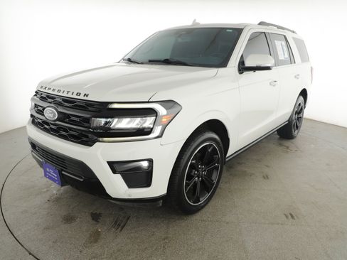 Used 2022 Ford Expedition Limited image 3