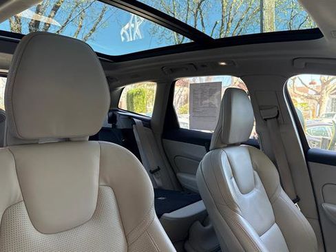 Certified 2023 Volvo XC60 T8 Ultimate image 17
